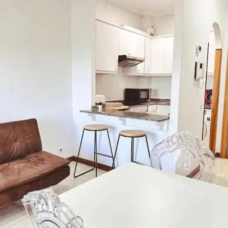 2 Con Vistas Y 2 Terrazas En Primera Linea Playa Samil Апартаменты *